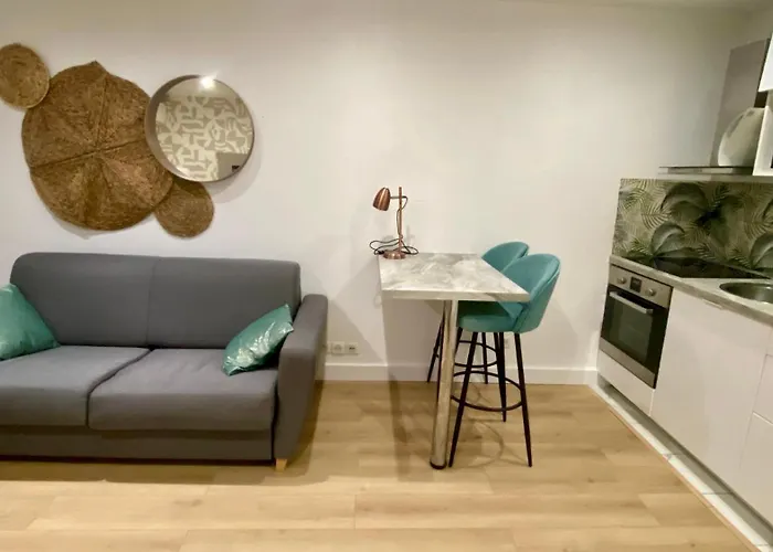 Apartment Bricka - 200m To The Beach, Parking, Clim, Terrace Antibes